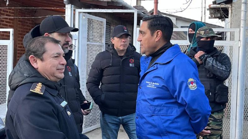 El fiscal general José Gerez durante los allanamientos en Junín de los Andes. | LM Neuquen El fiscal general José Gerez durante los allanamientos en Junín de los Andes.
