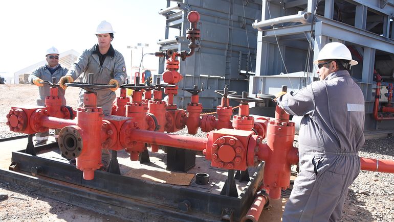 El sueño de muchos trabajadores en entrar en el mundo del petróleo. Y Neuquén está lleno de gente de otras provincias.