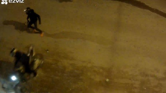 Video: motochorros robaron a otra mujer en Villa Ceferino
