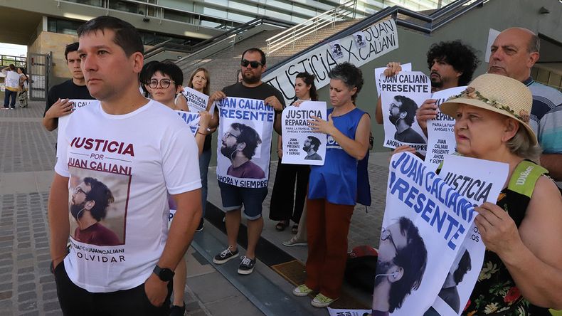 Asesinato de Juan Caliani: pidieron hasta 12 años de cárcel para los responsables | LM Neuquen Asesinato de Juan Caliani: pidieron hasta 12 años de cárcel para los responsables