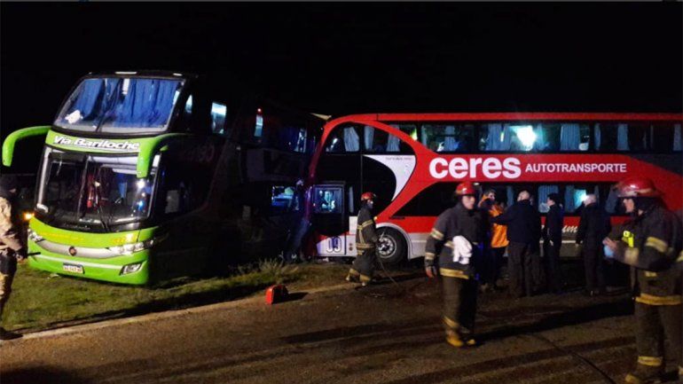 Chocaron dos micros en el cruce de las rutas 22 y 251: hay 20 heridos