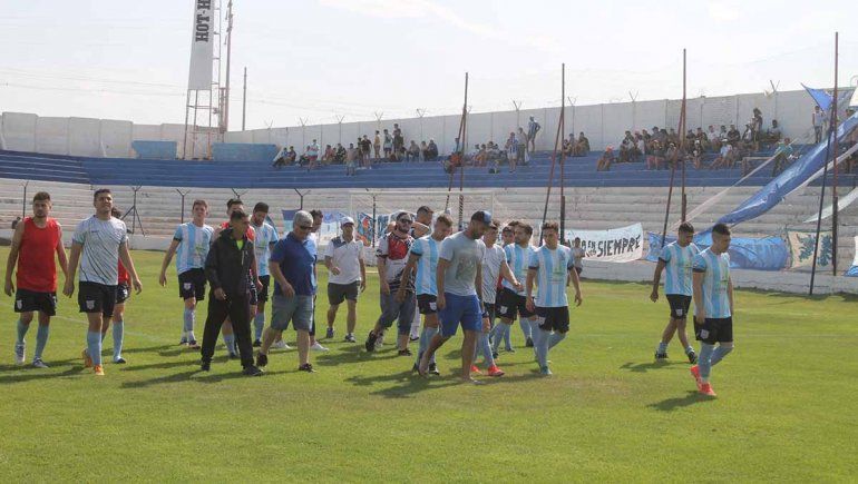 ¡Agente, agente! La policía no llegó y el partido no pudo jugarse en Centenario