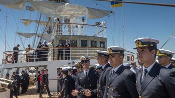 La Fragata Libertad regresó con sus 270 tripulantes a la Argentina. La Fragata Libertad regresó con sus 270 tripulantes a la Argentina.