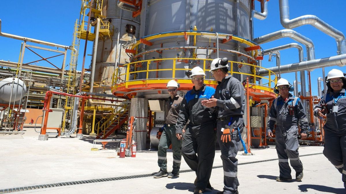 YPF inaugura en Plaza Huincul la sala con IA más avanzada del país - Energía thumbnail