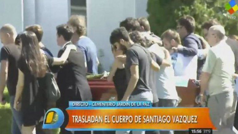 Con profunda tristeza, despidieron los restos de Santiago Vázquez