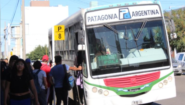 Desde Patagonia Argentina explican que la sucesión de prórrogas de contrato desde 2022 generó incertidumbre y no pudieron acceder a financiamiento para renovar sus colectivos: "El último lo comparmos en 2021", afirmaron. Desde Patagonia Argentina explican que la sucesión de prórrogas de contrato desde 2022 generó incertidumbre y no pudieron acceder a financiamiento para renovar sus colectivos: "El último lo comparmos en 2021", afirmaron. 