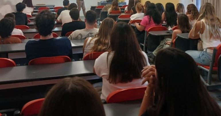 Una universidad acusó a cientos de estudiantes de usar IA pero se equivocaron: qué sucedió