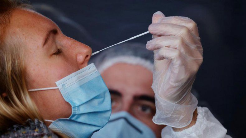 COVID: los anticuerpos caen más rápido en asintomáticos