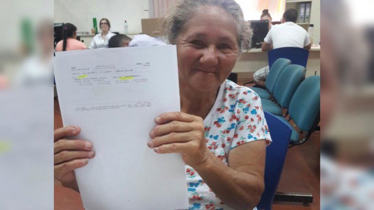 Empleados de Anses y un gesto para que una mujer se jubile