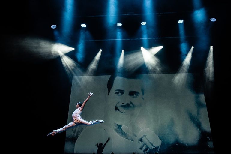 Hernán Piquín tributa a Freddie Mercury en Casino Magic