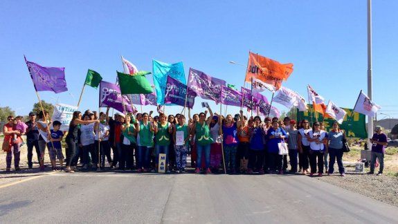 Las obreras del Parque Industrial realizaron una volanteada por MAM