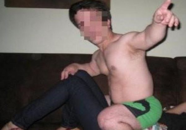 Una mujer, embarazada de un enano stripper en su despedida de soltera