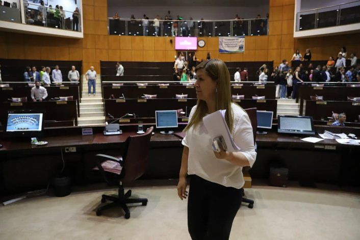 Gloria Ruiz al final de la sesión especial en la Legislatura / Foto