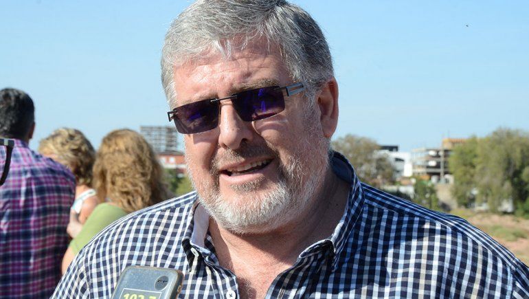 Alejandro Nicola. Alejandro Nicola.