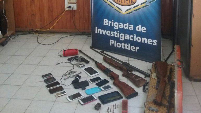 La Brigada de Investigaciones de la Séptima secuestró armas y celulares.