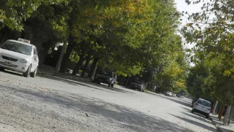 Indignación en Cipolletti: juegan a zapatear arriba de los autos