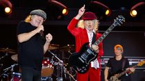 internaron al guitarrista de ac/dc en buenos aires y crece la incertidumbre por los shows en river internaron al guitarrista de ac/dc en buenos aires y crece la incertidumbre por los shows en river