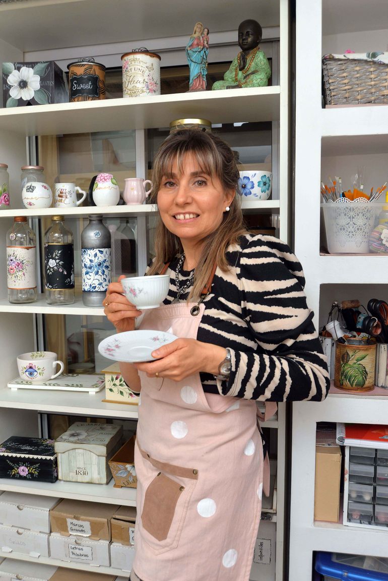 Valeria Dominguez unió su pasión por el tapizado y la pintura y el placer de enseñar