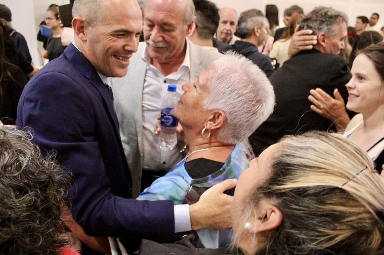 El intendente de Centenario, Esteban Cimolai, durante la asunción de su segundo mandato. El primero fue en 2015-2019. El intendente de Centenario, Esteban Cimolai, durante la asunción de su segundo mandato. El primero fue en 2015-2019.