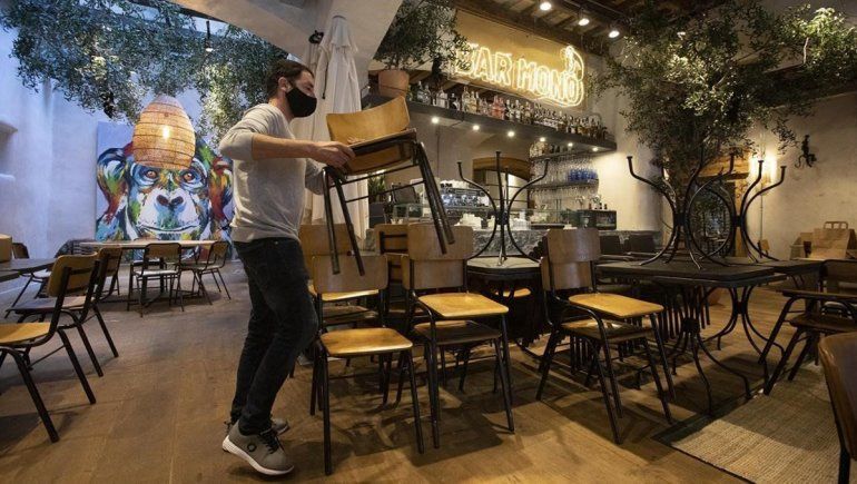 ¿Cómo funcionan las restricciones nocturnas en el resto del mundo?