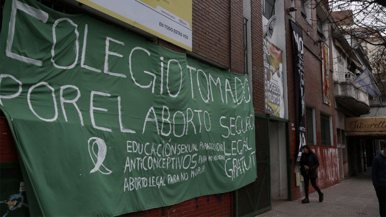 Once colegios tomados por alumnos a favor del aborto