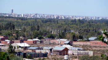 Los últimos quince años en Las Perlas han estado marcados por la presencia como funcionario de Carlos Aimasso, quien ha trabajado primero como representante y luego como delegado municipal ante la comunidad. Los últimos quince años en Las Perlas han estado marcados por la presencia como funcionario de Carlos Aimasso, quien ha trabajado primero como representante y luego como delegado municipal ante la comunidad.