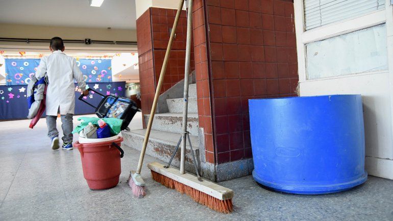 Se hacen nuevas aulas pero no se designan porteros