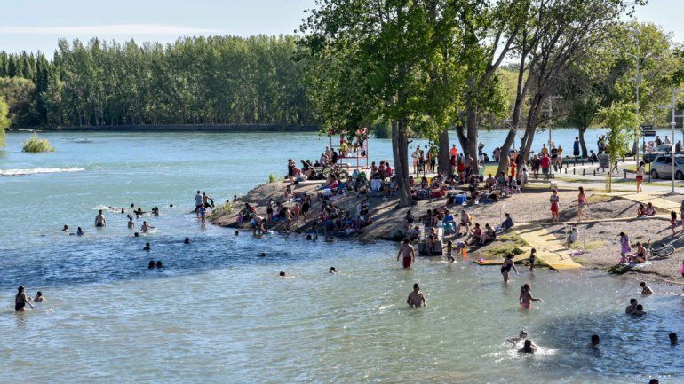 El río Limay se convertirá en un refugio para miles de personas.