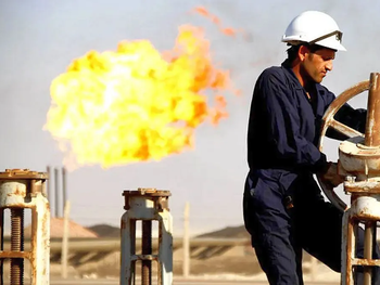 Comercio y construcción emplean al 28 % de Neuquén, pero cobran 5 veces menos que el petróleo.