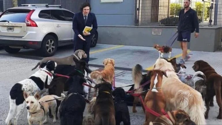 Javier Milei y los perros