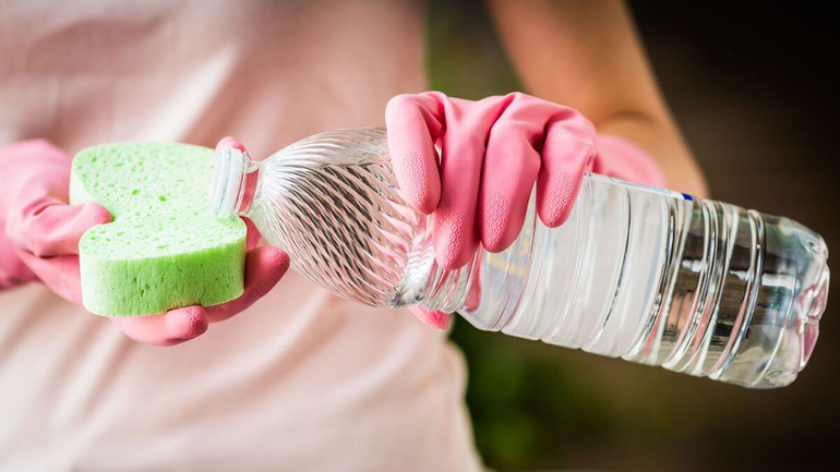 Vinagre blanco y vinagre de limpieza no son lo mismo: en qué se diferencian y cómo utilizarlos bien