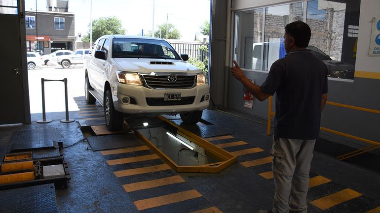 El Gobierno anunció nuevos plazos para la VTV, importación de autopartes y peajes sin barreras