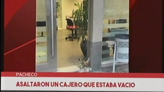 Robaron dos cajeros automáticos que no tenían un peso