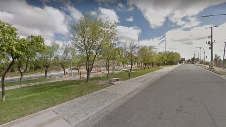 Persiguió a un ladrón que lo asaltó con un cuchillo y recuperó los objetos robados