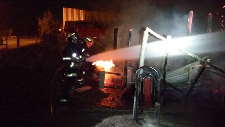 Una casilla se incendió y se consumió por completo en Vista Alegre Norte