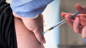 El calendario de vacunas es cuenta pendiente en muchos adultos | LM Neuquen El calendario de vacunas es cuenta pendiente en muchos adultos