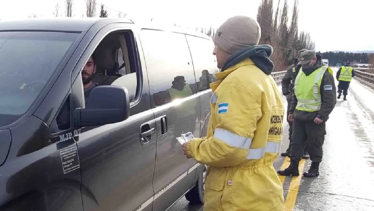 Panfleteada de brigadistas de Parques Nacionales por el pase a planta