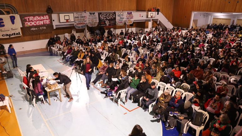 Asamblea EPET N°8 Neuquén Capital. Asamblea EPET N°8 Neuquén Capital.