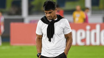 El Negro Ibarra abandonó el estadio sin dar declaraciones a la prensa. El Negro Ibarra abandonó el estadio sin dar declaraciones a la prensa.