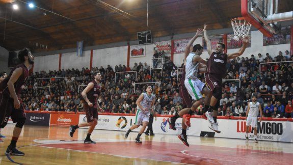 Festejo verde. Neuquén venció a Mendoza en La Caldera y vuelve a jugar una semifinal después de 18 años. La última vez fue en el 99, cuando logró el bronce tras vencer a Santa Fe.