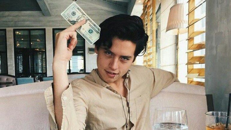 El actor Cole Sprouse tendría una gran fortuna gracias a sus actuaciones en series de televisión