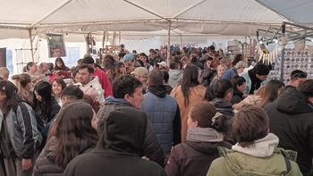 Cientos de familias disfrutaron del sol y de las variadas actividades recreativas en el cierre de la fiesta. | LM Neuquen Cientos de familias disfrutaron del sol y de las variadas actividades recreativas en el cierre de la fiesta.