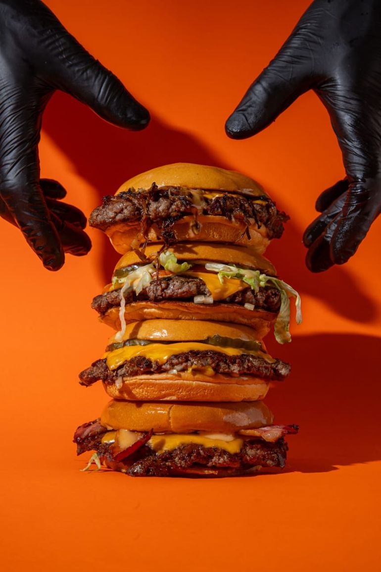 Los 4 estilos de hamburguesas que regalará CAOS en Cipolletti. Los 4 estilos de hamburguesas que regalará CAOS en Cipolletti.