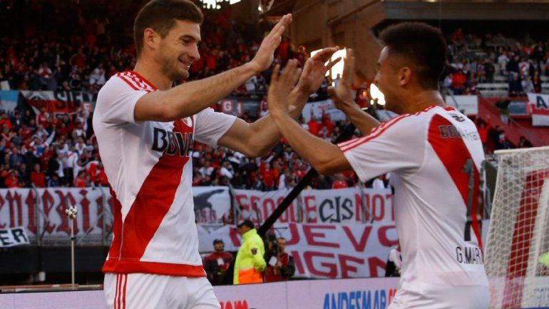 Dupla letal. Alario y el Pity Martínez están en un gran momento.