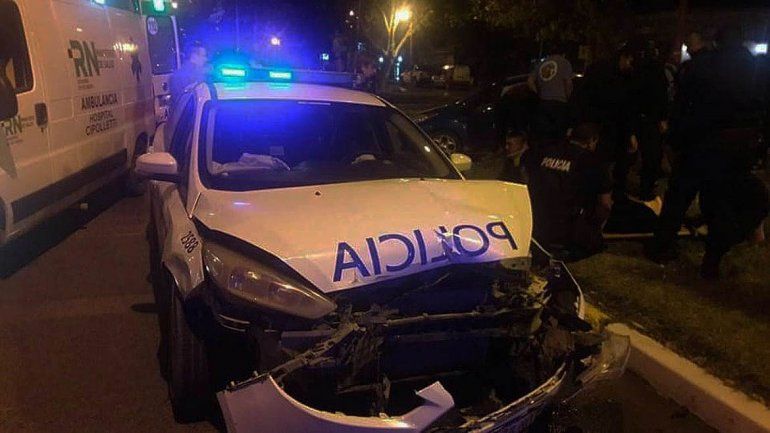 Un patrullero y un auto chocaron en pleno centro cipoleño: dos policías y un joven sufrieron heridas