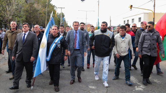 Con un desfile