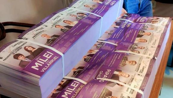 Las boletas de La Libertad Avanza, un tema polémico para la CNE. ¿Qué dice la ley electoral al respecto?