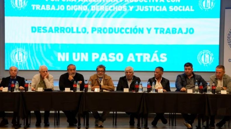 También se definirán los nombres a cargo de las 36 Secretarías pero el titular de UPCN, Andrés Rodríguez, seguiría como secretario adjunto. | LM Neuquen También se definirán los nombres a cargo de las 36 Secretarías pero el titular de UPCN, Andrés Rodríguez, seguiría como secretario adjunto.