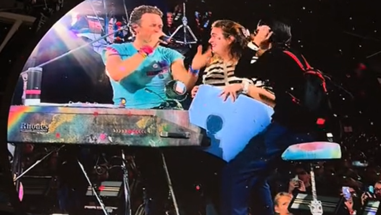 Duras críticas al cantante de Coldplay por deshumanizar a dos fans de Israel en un recital