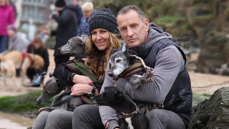 Pidió compañía antes de sacrificar a su perrito